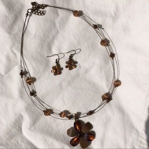 Women’s necklace and earrings set